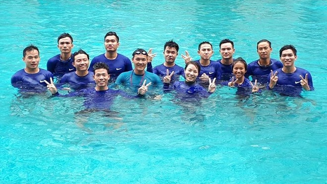 Đội ngũ huấn luyện viên tại hồ bơi Rạch Miễu