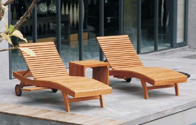 Mẫu ghế hồ bơi bằng gỗ thiết kế đơn giản